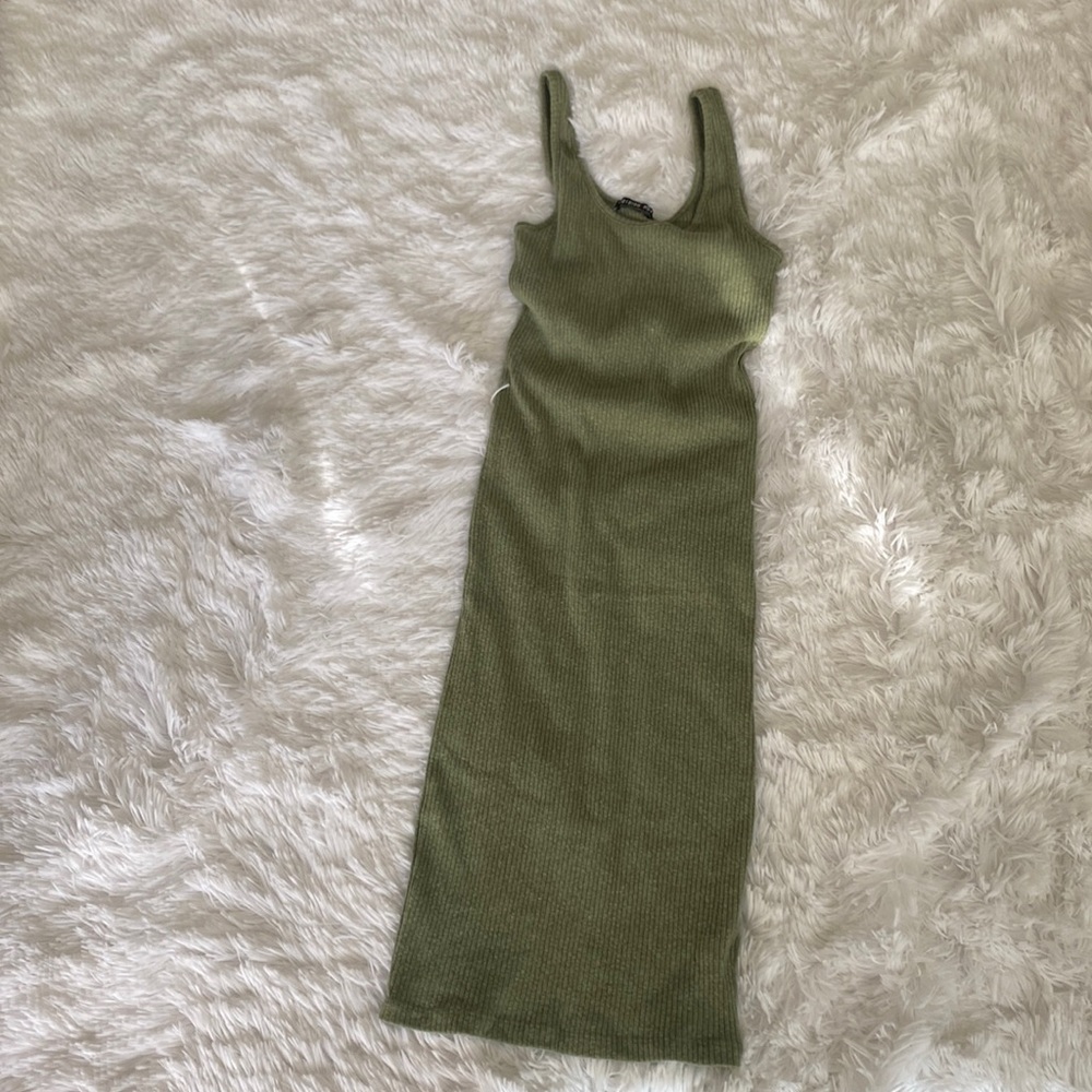 Fashion nova midi dress size L color green